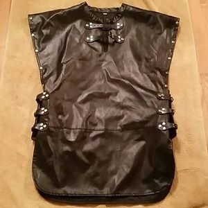 BUCKLE  TOP , THAT'S DIFFERENT!